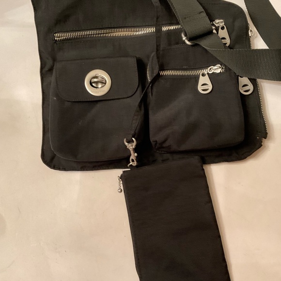 Baggalini black nylon saddlebag travel purse - Picture 5 of 5